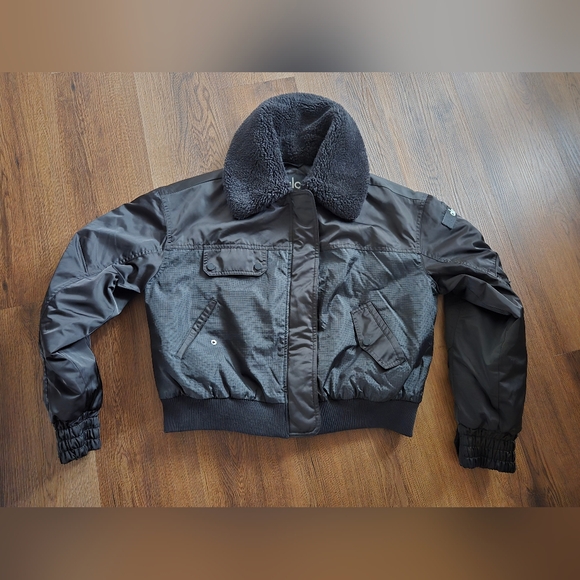 Alo Yoga Blaze Bomber in Black sz MEDIUM - Picture 4 of 8